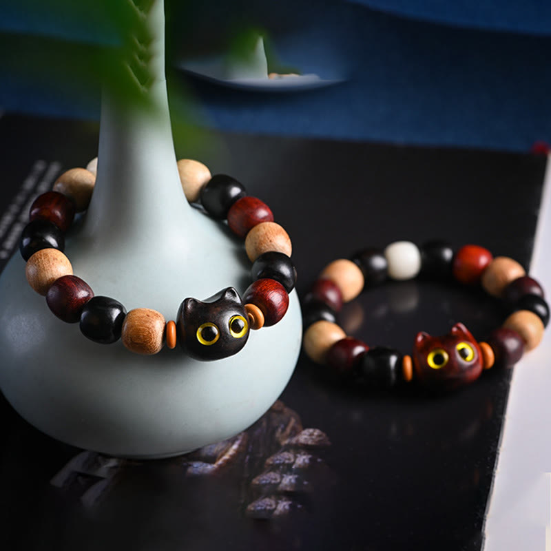 Bracelet de protection en bois d'ébène avec breloque chat en bois de santal rouge à petites feuilles