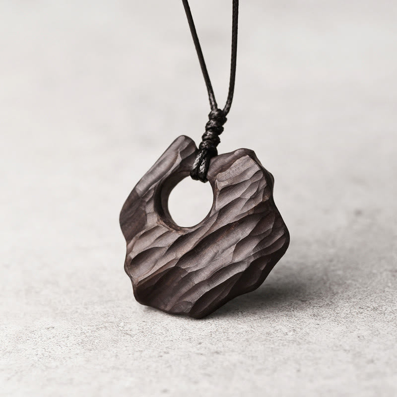 Collier spirituel en bois d'ébène avec pendentif d'équilibre creux