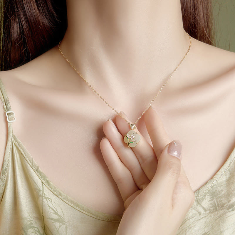 Collier et boucles d'oreilles élégants en jade Hetian avec fleur de papillon
