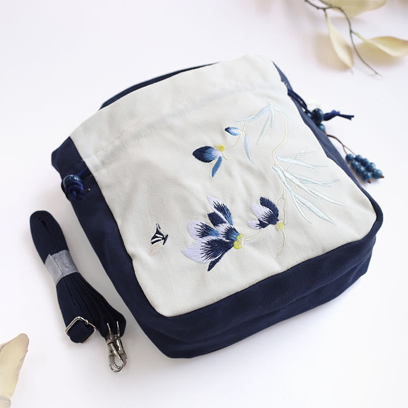 Sac fourre-tout en coton et lin brodé motif papillon et lotus 20 cm