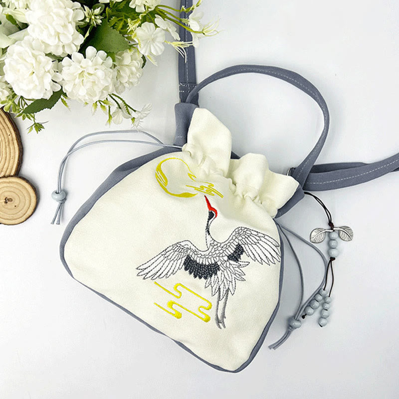 Sac fourre-tout en coton et lin brodé motif papillon et lotus 20 cm