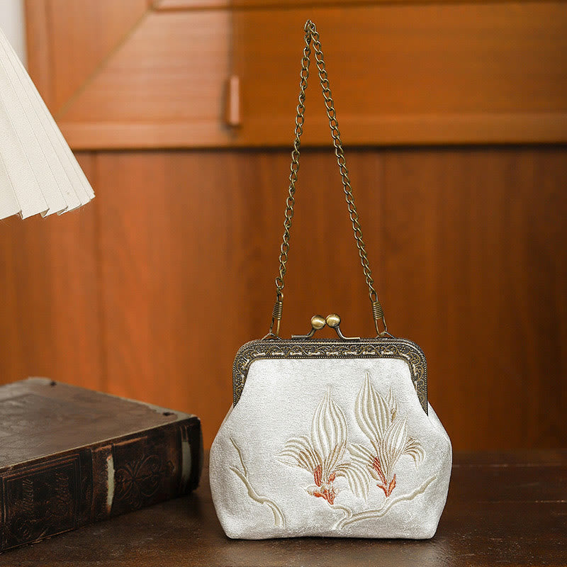 Sac à main brodé papillon oriental cerise 11 cm