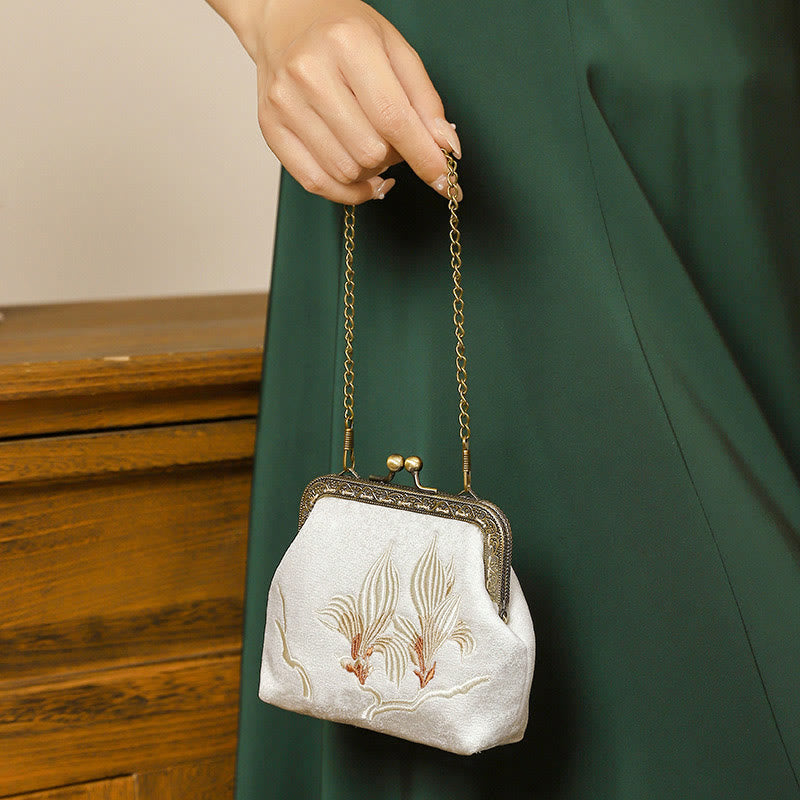 Sac à main brodé papillon oriental cerise 11 cm