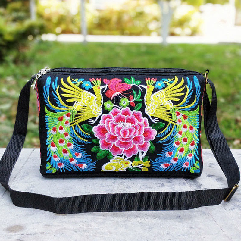 Sac bandoulière en toile brodée avec motifs pivoines et paons