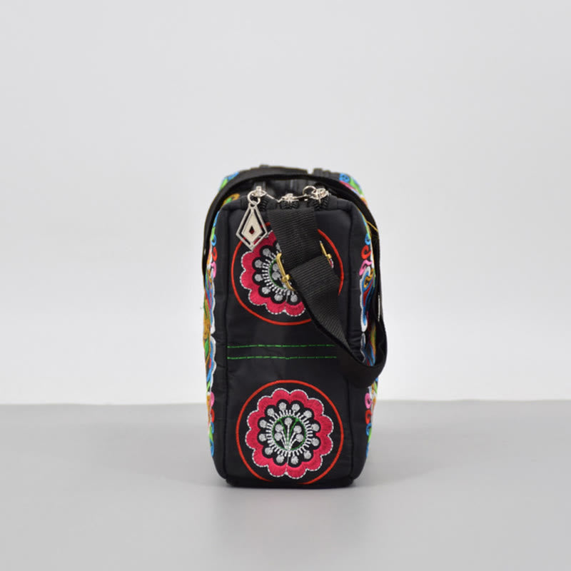 Sac bandoulière en toile brodée avec motifs pivoines et paons