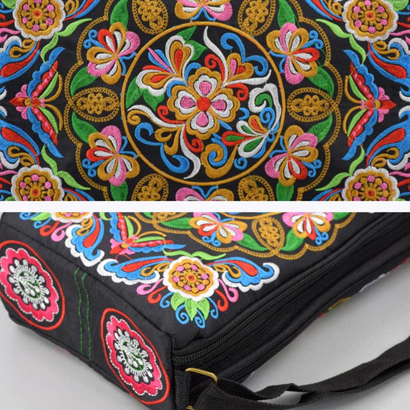Sac bandoulière en toile brodée avec motifs pivoines et paons