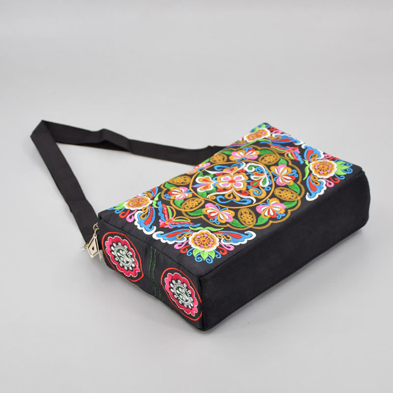 Sac bandoulière en toile brodée avec motifs pivoines et paons