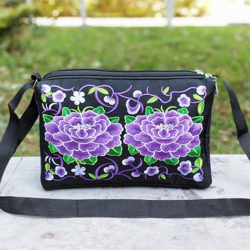 Sac bandoulière en toile brodée avec motifs pivoines et paons