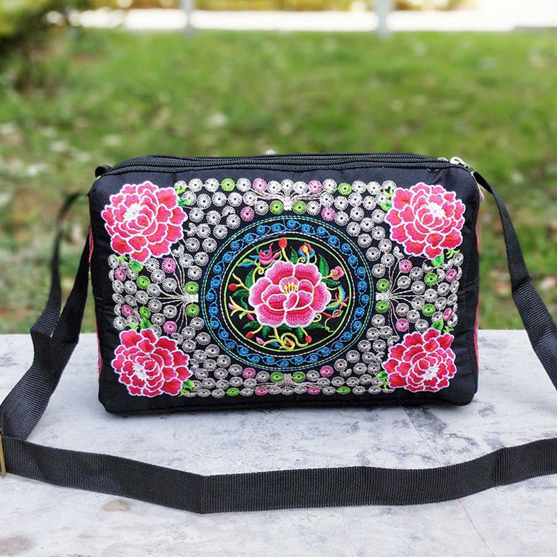 Sac bandoulière en toile brodée avec motifs pivoines et paons