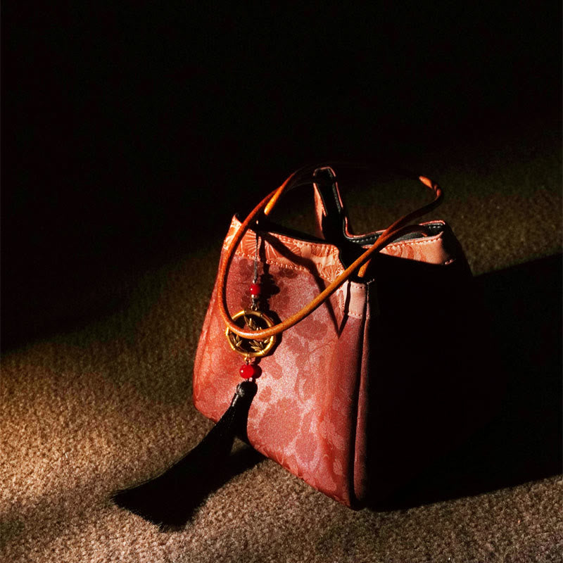 Sac à bandoulière en soie Xiangyunsha brodé avec fleurs de bambou et de prunier