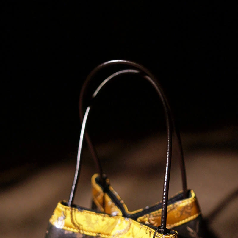 Sac à bandoulière en soie Xiangyunsha brodé avec fleurs de bambou et de prunier