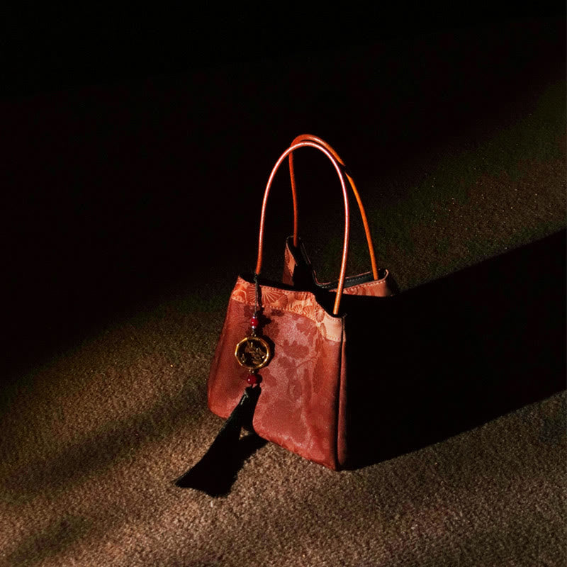 Sac à bandoulière en soie Xiangyunsha brodé avec fleurs de bambou et de prunier