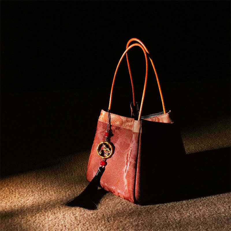 Sac à bandoulière en soie Xiangyunsha brodé avec fleurs de bambou et de prunier