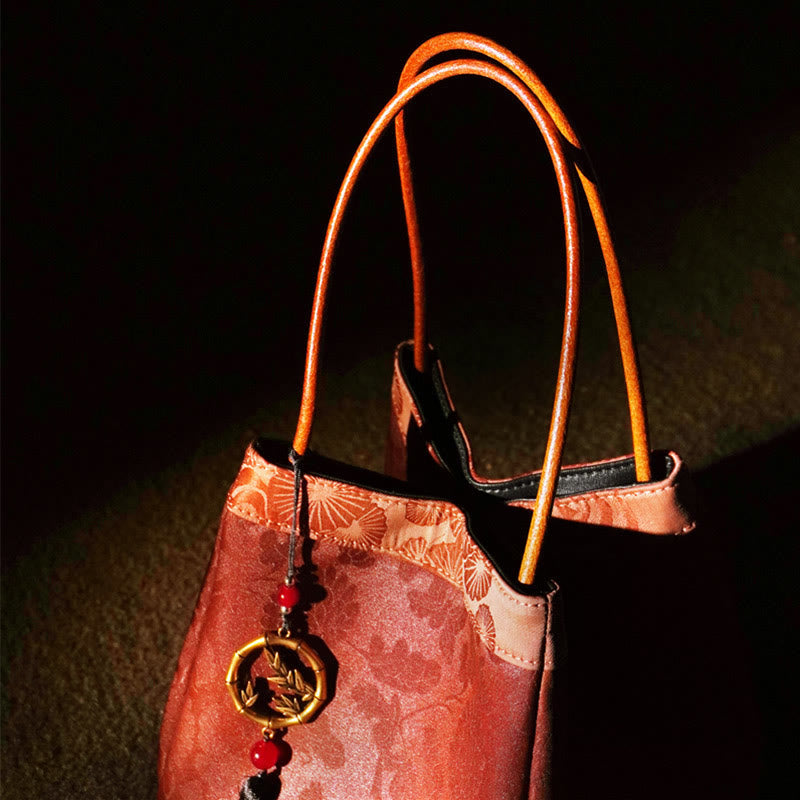 Sac à bandoulière en soie Xiangyunsha brodé avec fleurs de bambou et de prunier