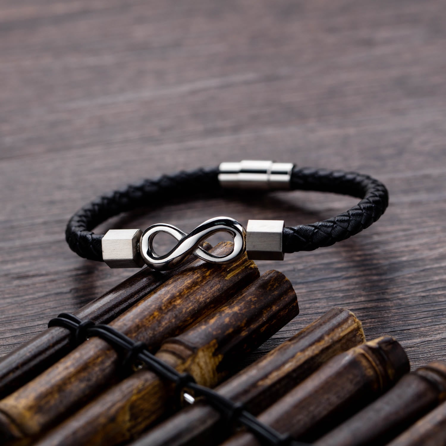 Bracelet d'équilibre spirituel en cuir et acier titane avec nœud sans fin