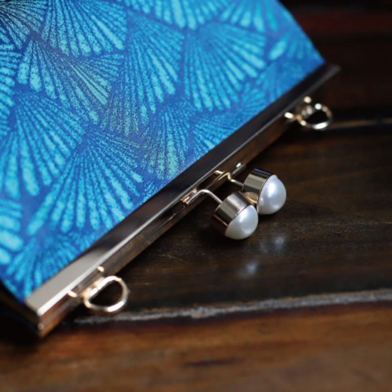 Vintage Peacock Blue Leaf Pattern Pearl Metal Handbag