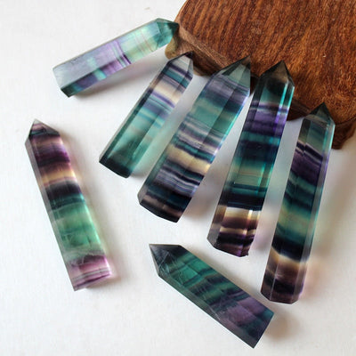 Tour de cristal de fluorite pour la méditation et l'équilibre