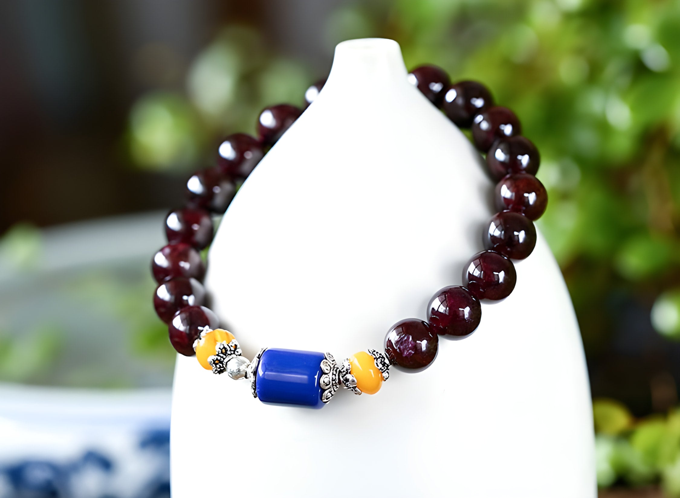 Bracelet énergétique en grenat : autonomisation et équilibre
