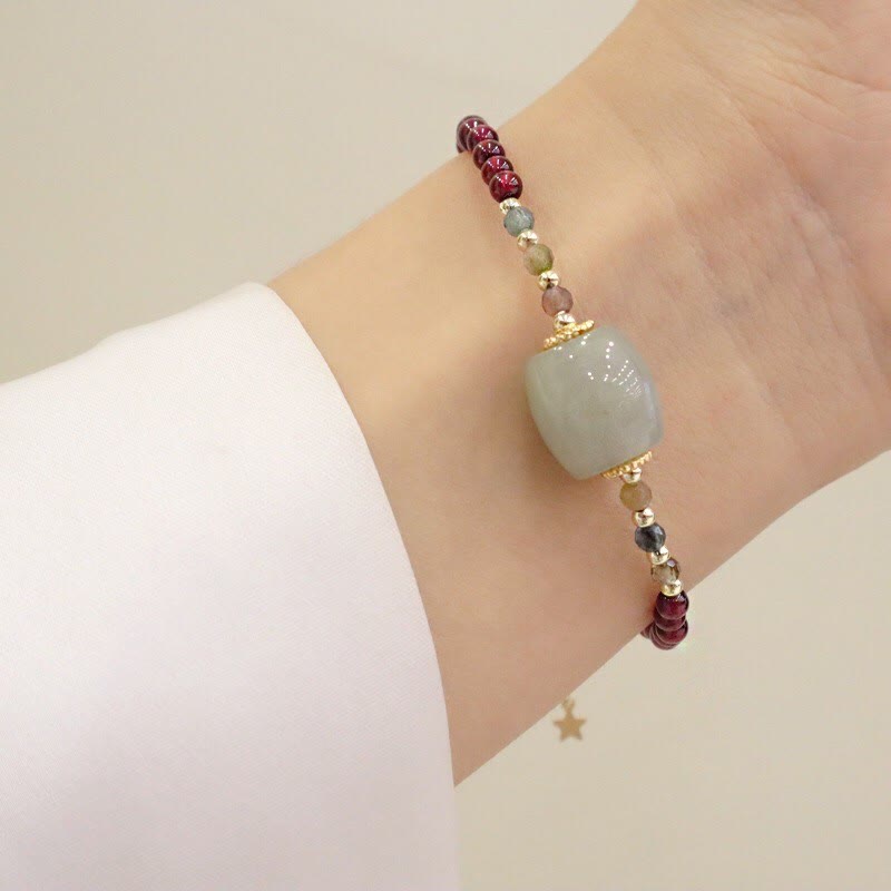 Bracelet de protection avec boucle de paix en jade grenat