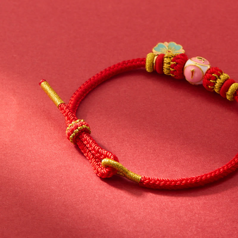 Bracelet de protection en cuivre plaqué or et fil rouge en forme de fleur de pêcher