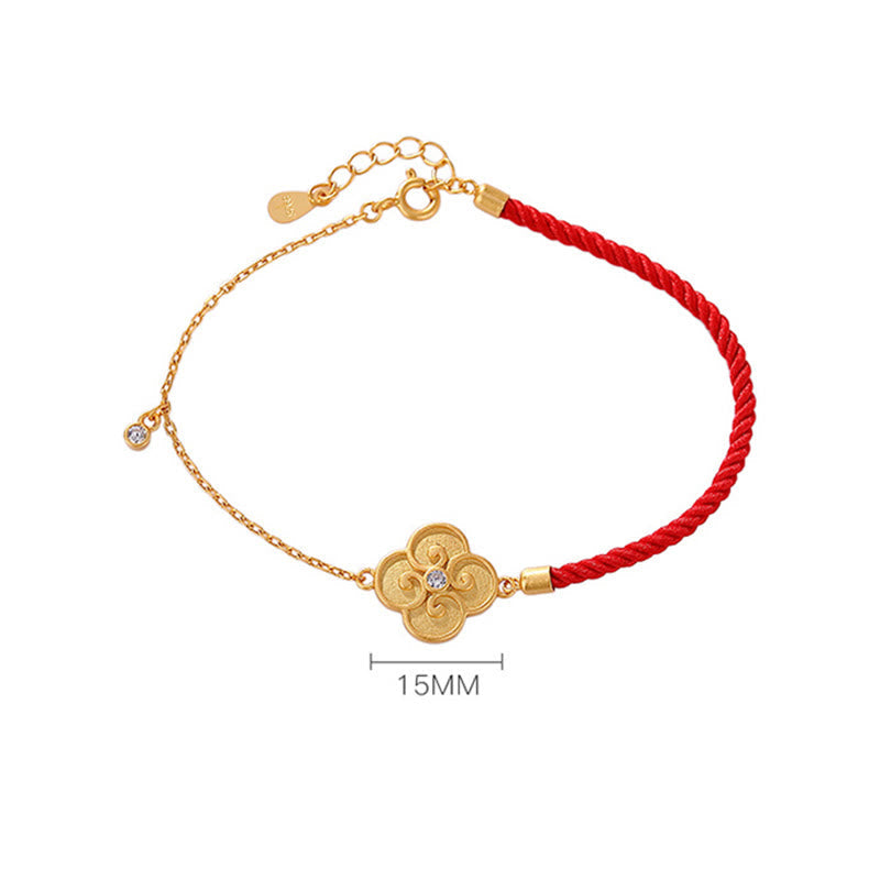 Bracelet porte-bonheur plaqué or avec trèfle à quatre feuilles et cordon rouge