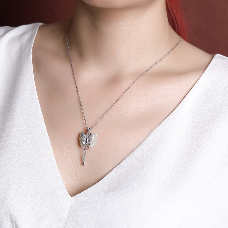 Collier avec pendentif papillon en jade blanc Hetian plaqué or et bénédiction