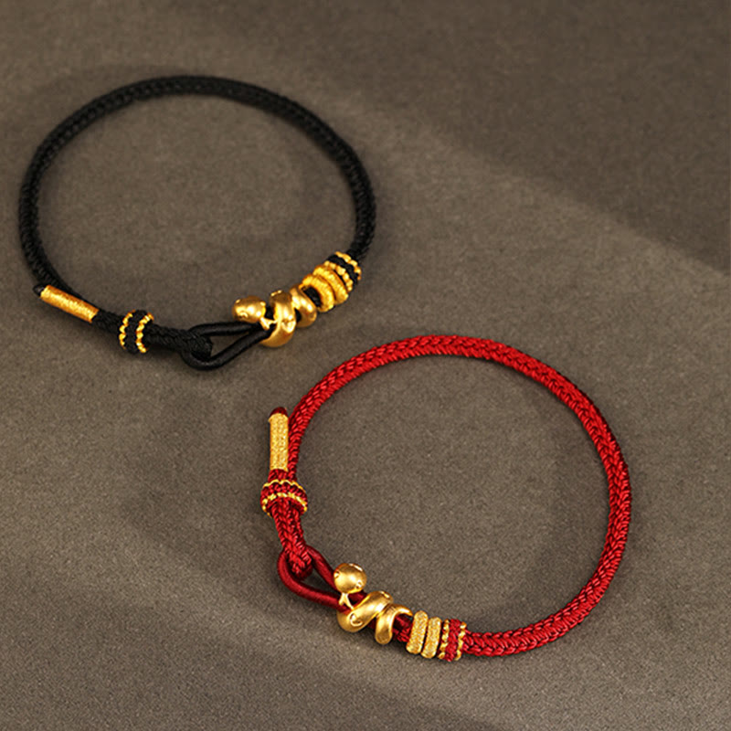 Bracelet serpent doré en fil rouge pour la force et la protection