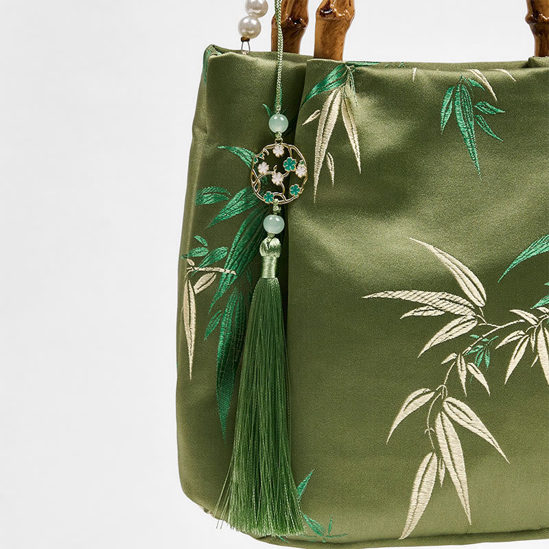 Sac bandoulière en perles avec poignée en bambou vert et broderie de feuilles