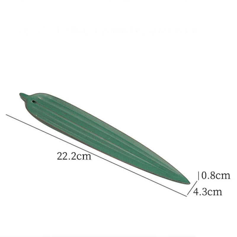 Brûleur d'encens en céramique en forme de feuille de bambou verte pour une méditation calme