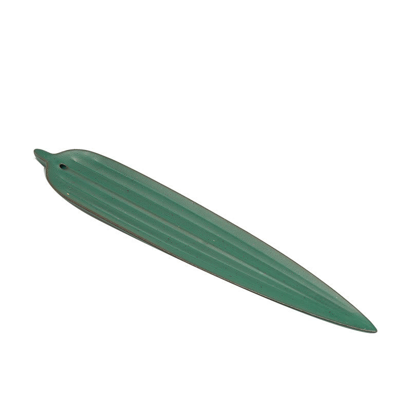 Brûleur d'encens en céramique en forme de feuille de bambou verte pour une méditation calme