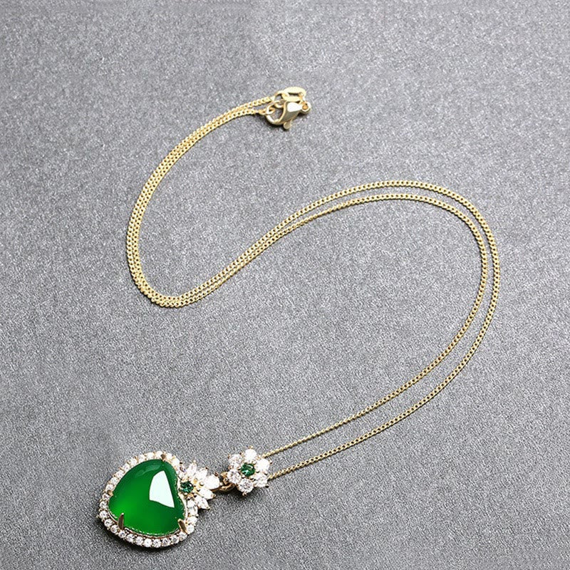 Collier de force en calcédoine verte pour le courage