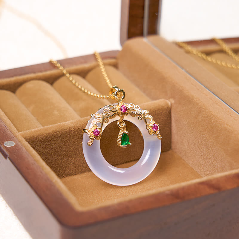 Collier de force avec boucle de paix en calcédoine verte