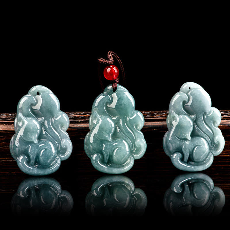 Collier en jade vert avec pendentif renard à neuf queues