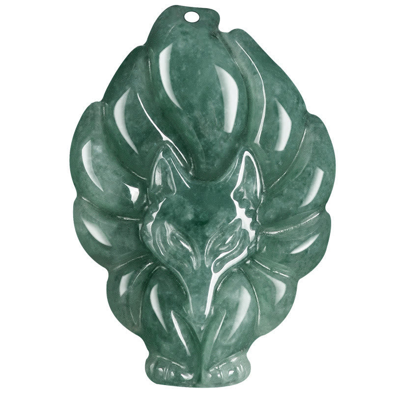 Collier pendentif porte-bonheur en jade vert à neuf queues
