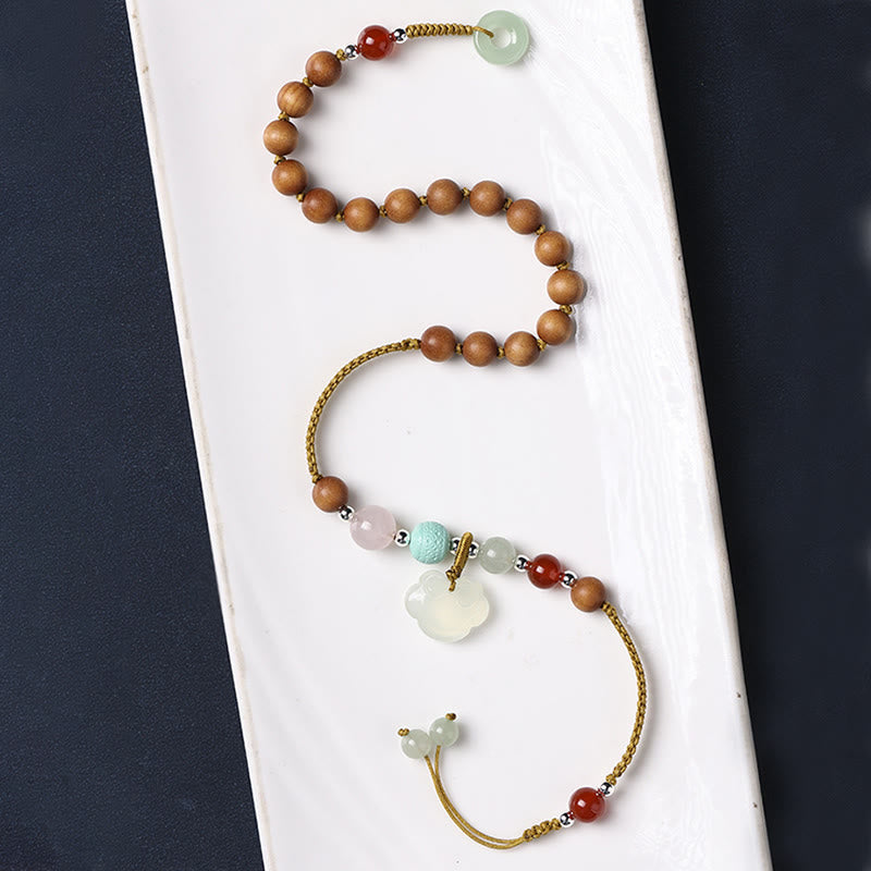 Bracelet boucle de paix en bois de santal vert et calcédoine