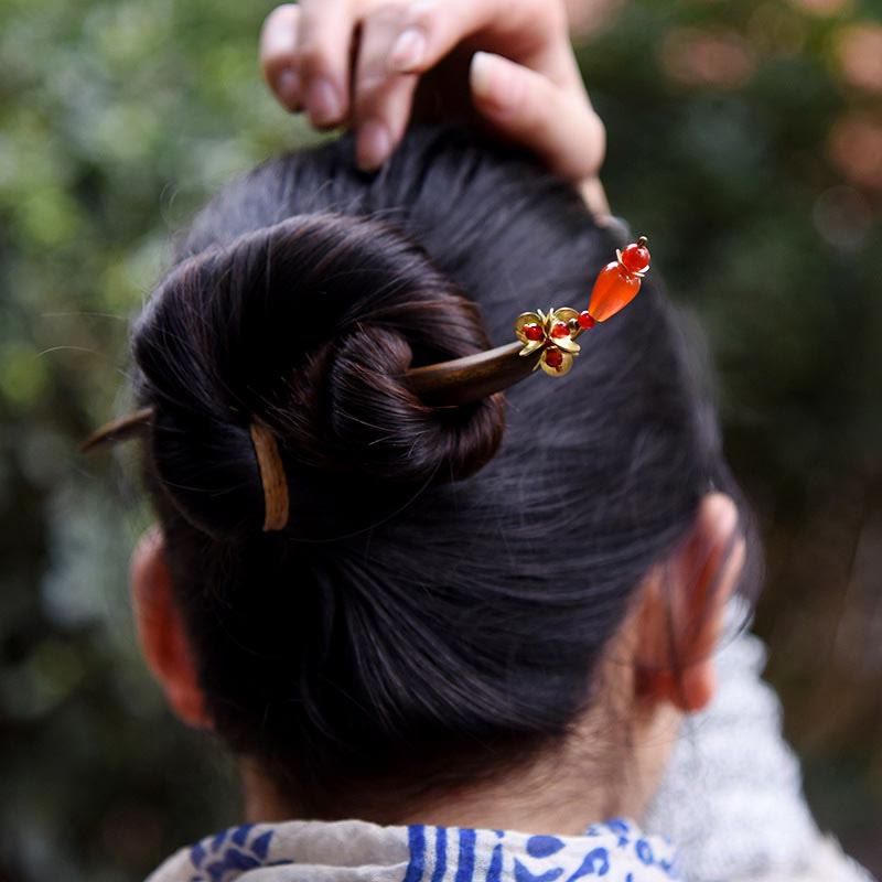 Épingle à cheveux chinoise en bois de santal vert pour une harmonie apaisante