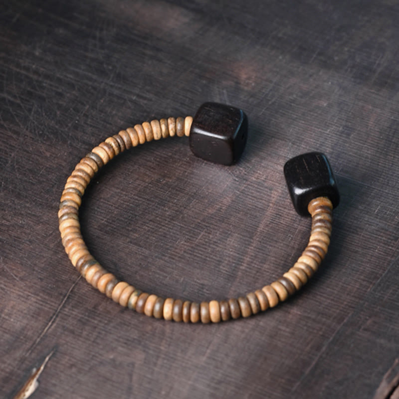 Bracelet d'équilibre cube en bois de santal vert 16-17 cm
