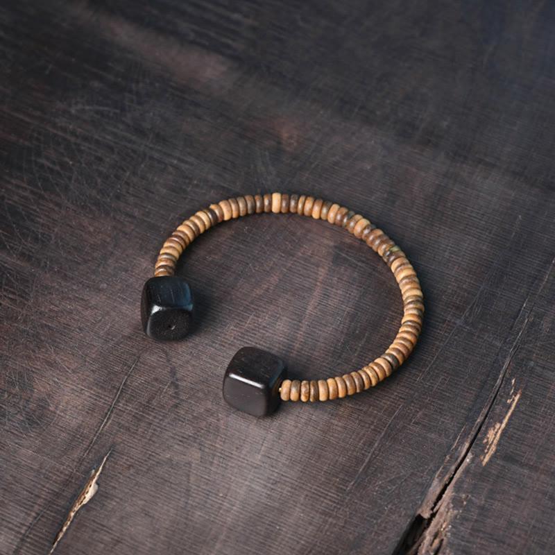 Bracelet d'équilibre cube en bois de santal vert 16-17 cm