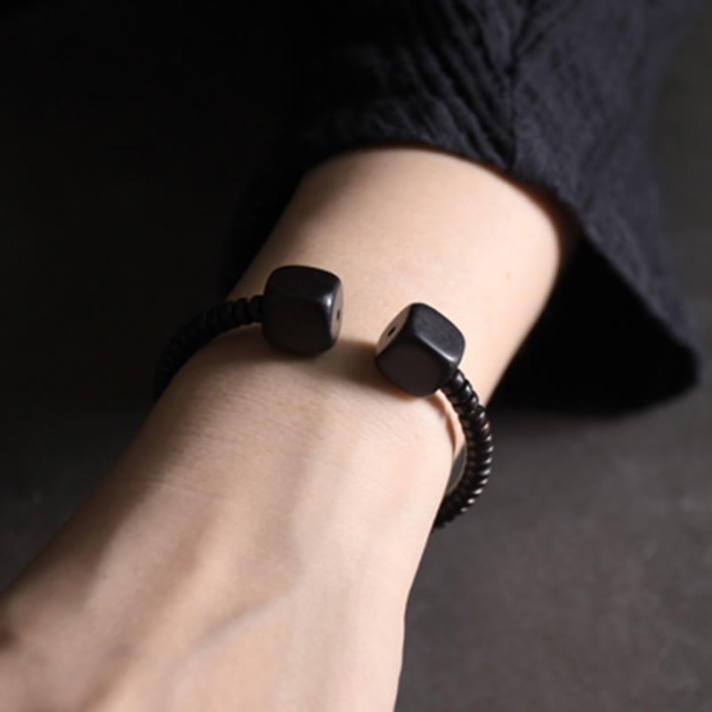 Bracelet d'équilibre cube en bois de santal vert 16-17 cm