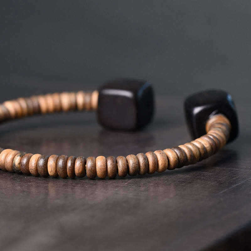 Bracelet d'équilibre cube en bois de santal vert 16-17 cm