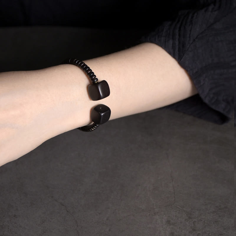 Bracelet d'équilibre cube en bois de santal vert 16-17 cm