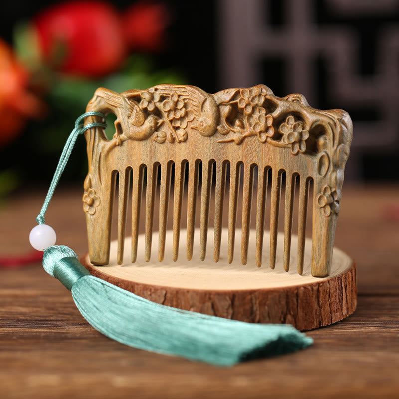 Peigne à pompon gravé en bois de santal vert pour la tranquillité