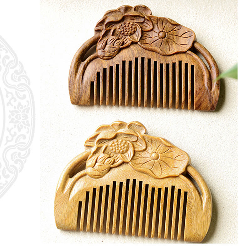 Peigne apaisant gravé en bois de santal vert et fleur de lotus