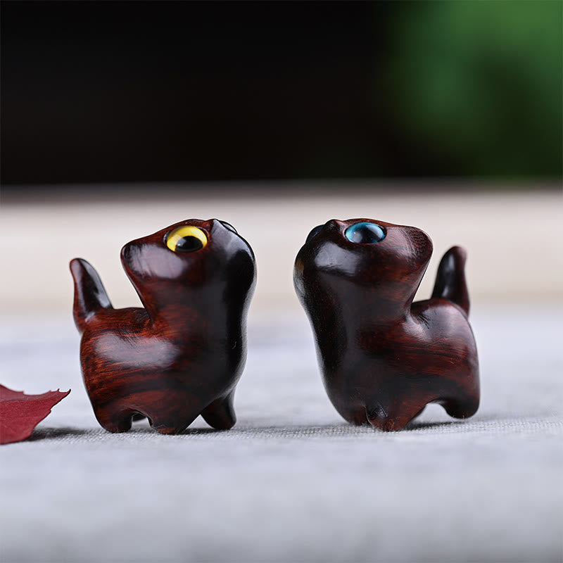 Figurine de chat porte-bonheur en bois de santal vert pour une énergie positive