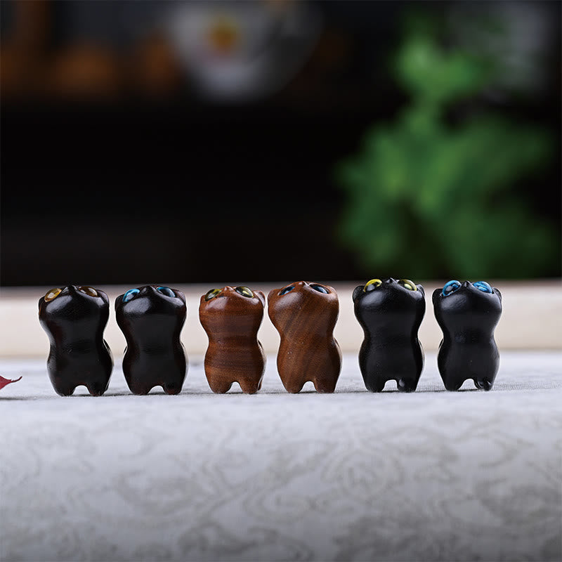 Figurine de chat porte-bonheur en bois de santal vert pour une énergie positive