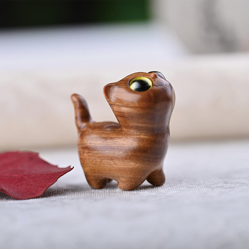 Figurine de chat porte-bonheur en bois de santal vert pour une énergie positive