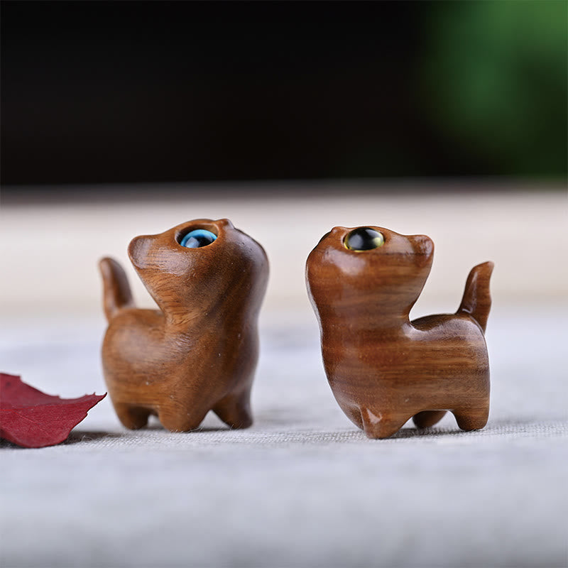 Figurine de chat porte-bonheur en bois de santal vert pour une énergie positive