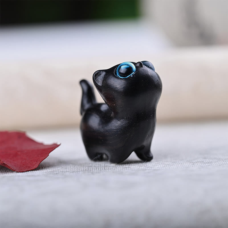 Figurine de chat porte-bonheur en bois de santal vert pour une énergie positive