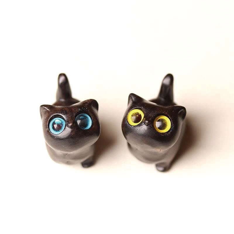 Figurine de chat porte-bonheur en bois de santal vert pour une énergie positive