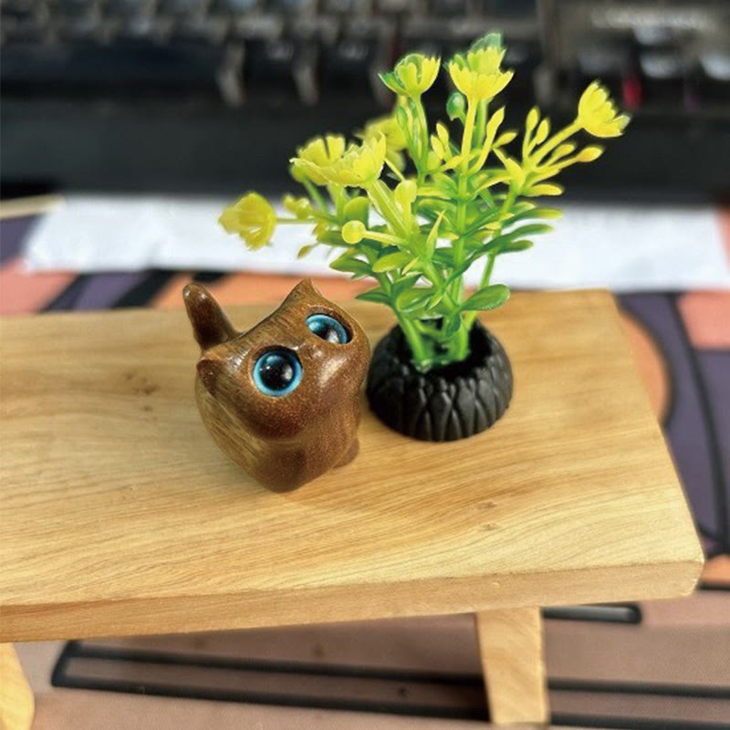Figurine de chat porte-bonheur en bois de santal vert pour une énergie positive